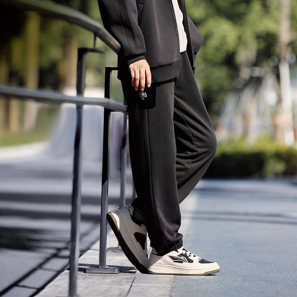 Li Ning Mid Waist Loose Letter Elastic Casual Pants Men Bottoms Graphite-Gray AKLUC61-4