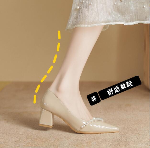 

Весенние лакированные туфли-слипоны на массивном каблуке, туфли на высоком каблуке, с острым носком, неглубокие женские свадебные офисные туфли, женские туфли-лодочки 39