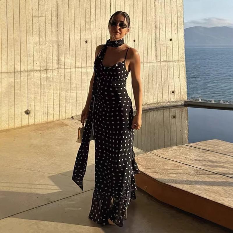 Vestito da donna a pois con bordo a balze