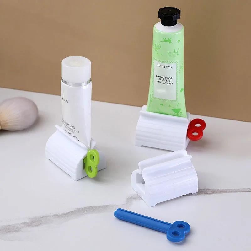 1/3pcs Rolling Tube Toothpaste Squeezer Toothpaste Seat Holder Stand Rotate Toothpaste Dispenser for Bathroom Accessories
