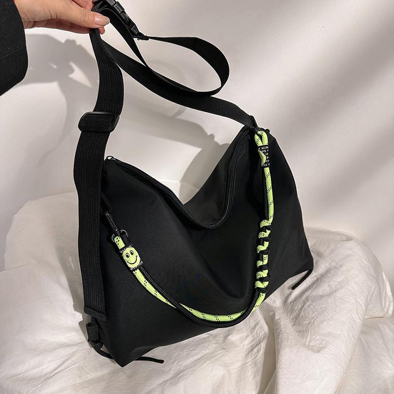 Fashionable Large Nylon Tote Bag For Spring 2023 Trendy Casual Commuting Shoulder Bag In Black And Beige чёрный