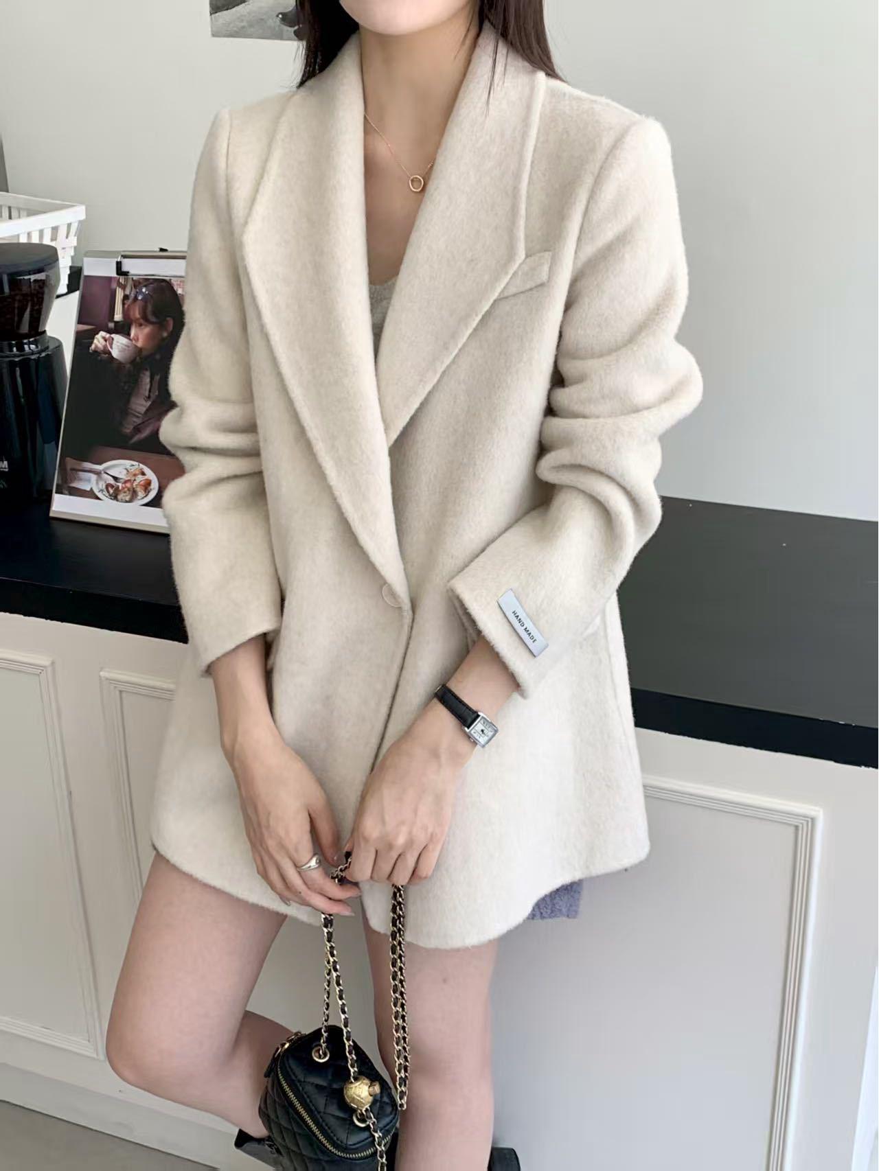 

Пальто из двусторонней шерсти в корейском стиле с V-образным вырезом - Приталенное, короткое, свободное, повседневное, коллекция осень/зима 2025. Small