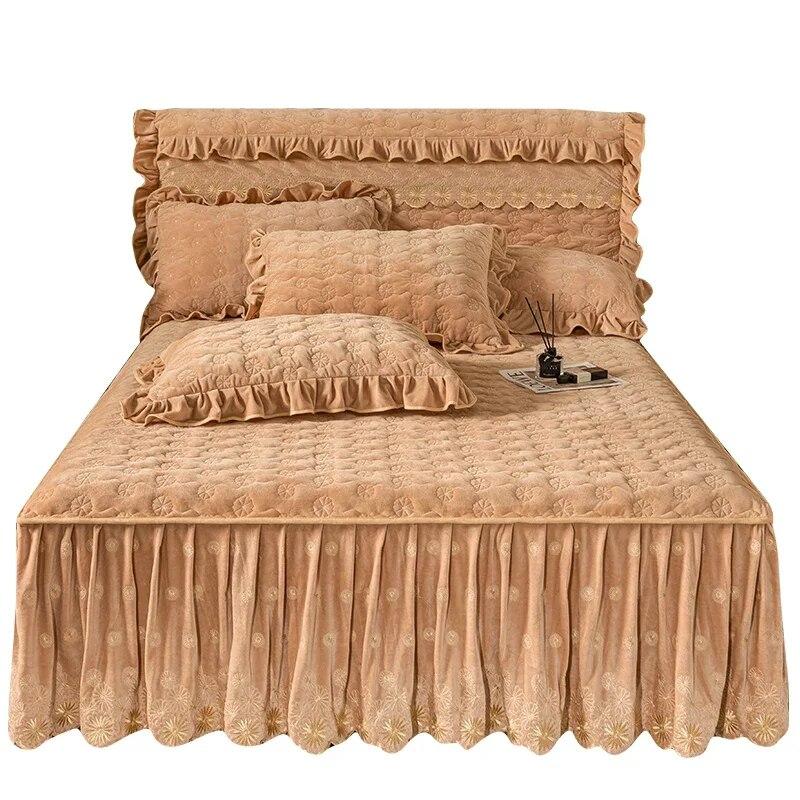 Colcha de veludo bordado Queen Size Capa de cama macia Inverno Grosso King Bed Skirt com 2 fronhas Roupa de cama para casa
