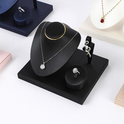 Schmuckherstellung – Verpackung & Präsentation von Schmuck