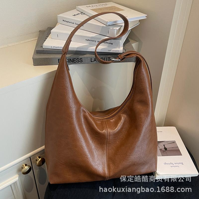 This year's popular bag women's large-capacity 2025 new autumn and winter versatile shoulder bag casual commuter tote bag