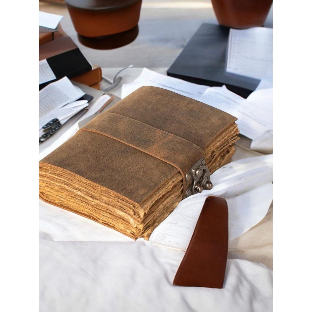 

Винтажный кожаный журнал: Пустая Книга Теней, Антикварная бумага с декельным краем 7 x 5 in - 100 Page