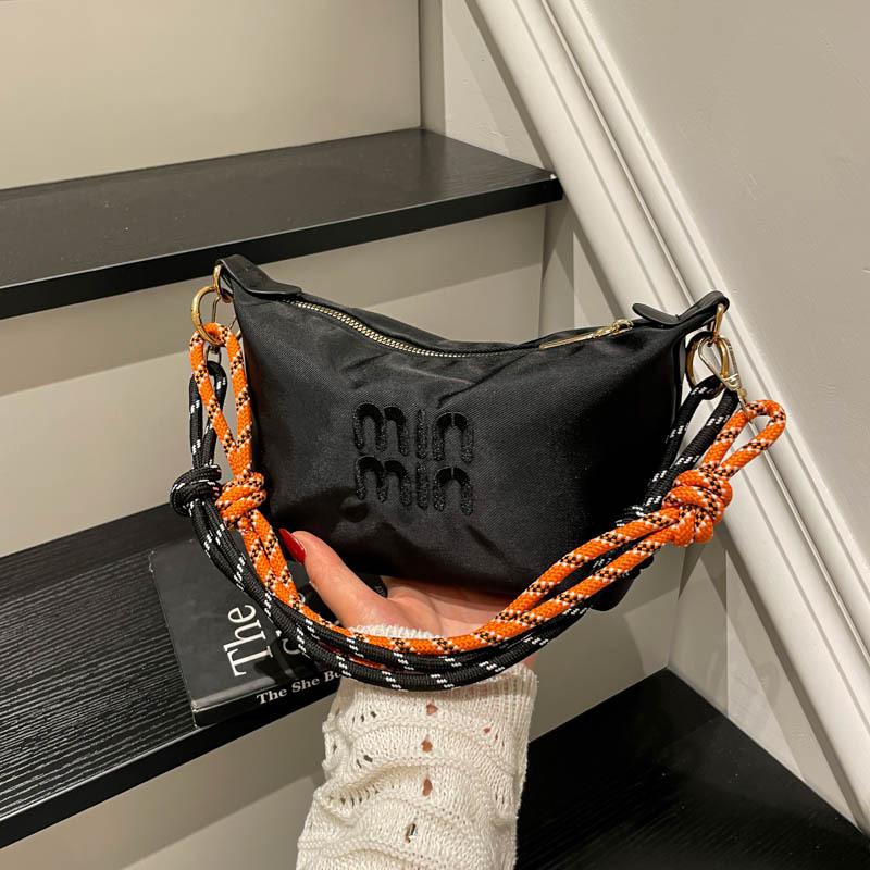 

Niche design sense versatile Korean version of small square bag women ins personality light luxury solid color high-grade texture messenger bag чёрный