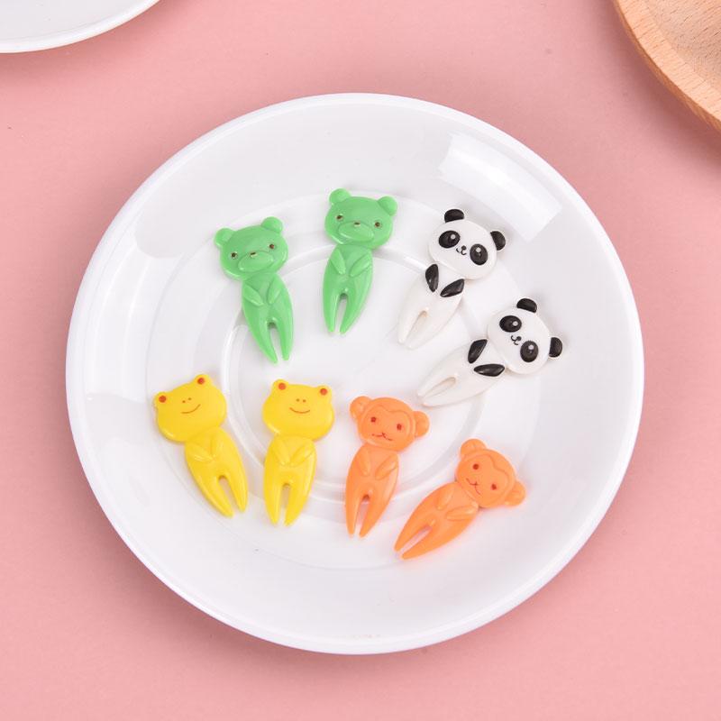 Fruktgaffel Mini tegneserie Barn Mat Fruktplukk Tannpirker Festdekor Tilfeldig farge