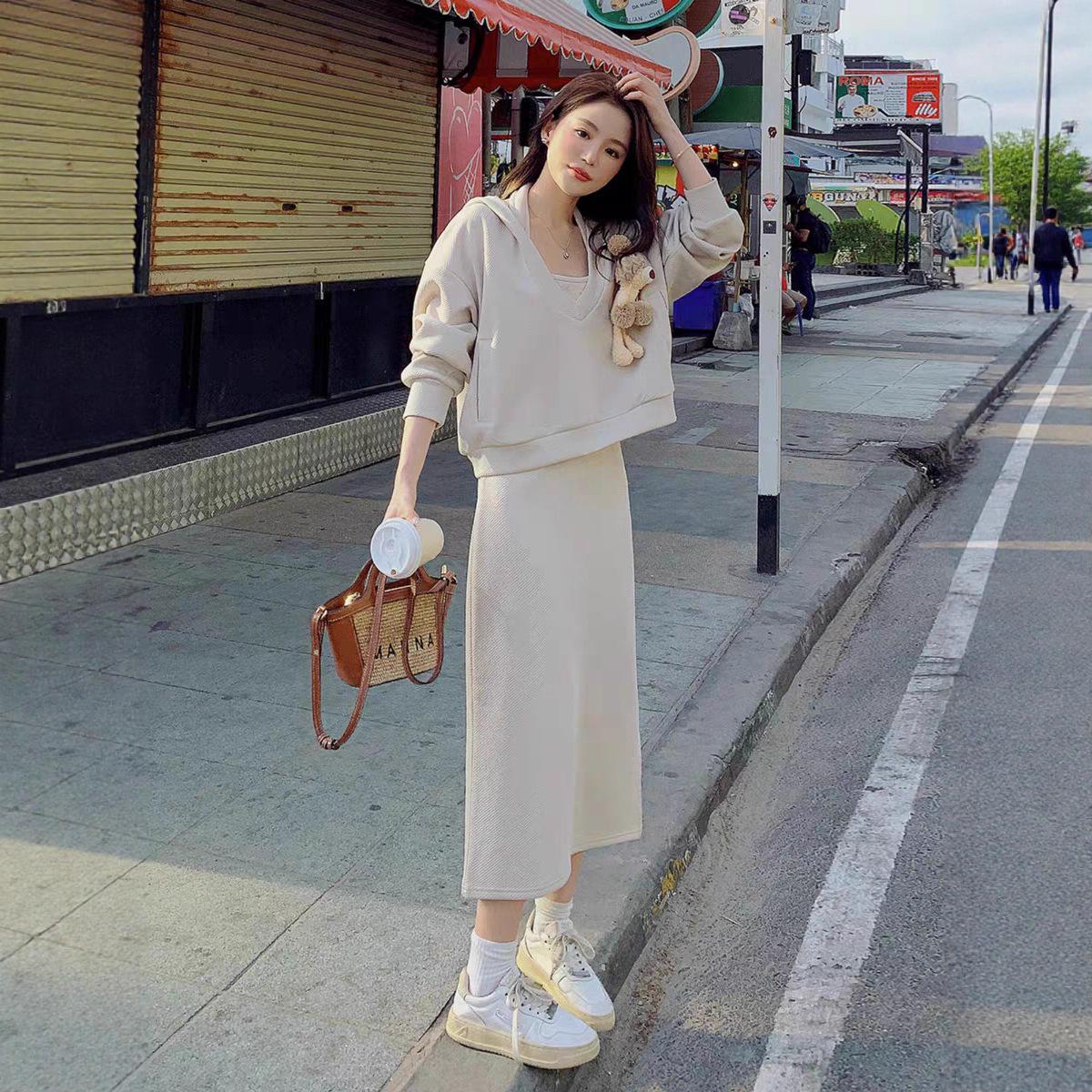 2025 Early Autumn Korean-Style Women s Hoodie & Halter Vest Skirt Set XL
