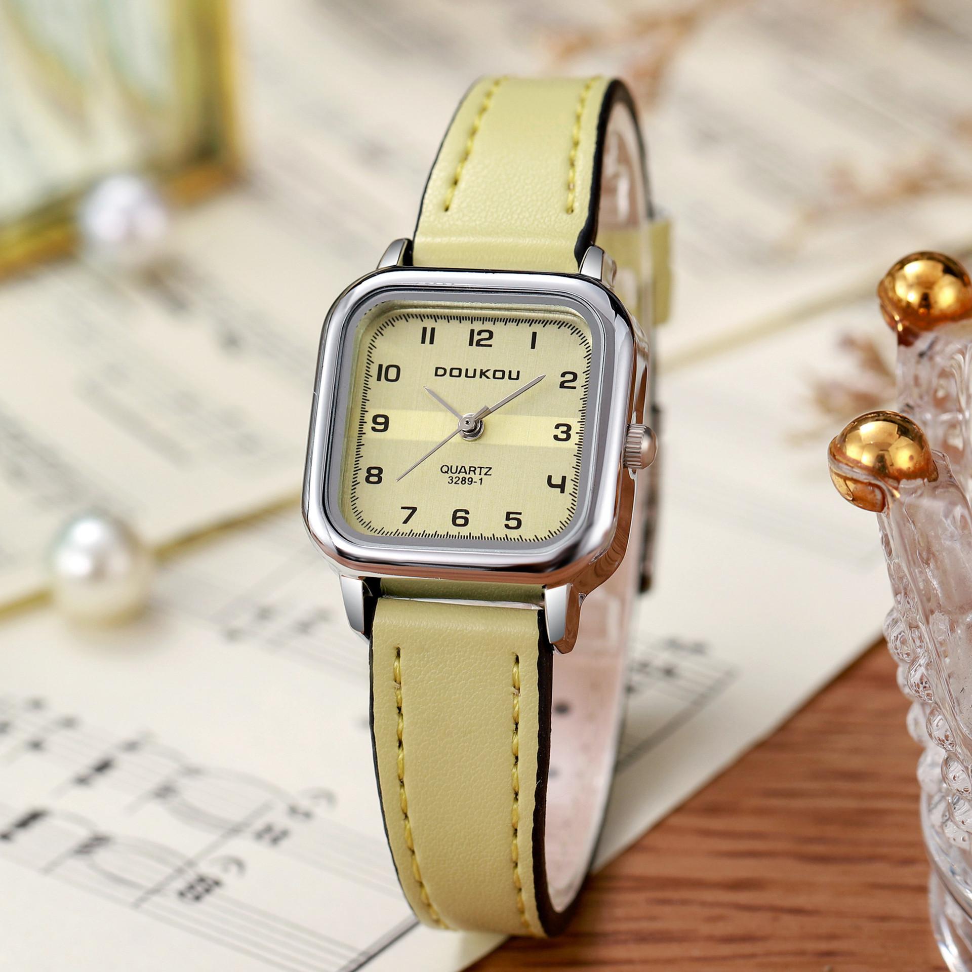 

Квадратный Ретро Цифровой Циферблат Повседневные Часы Простой Кожаный Ремешок Модные Часы Кварцевые Наручные Часы для Женщин Подарок жёлтый