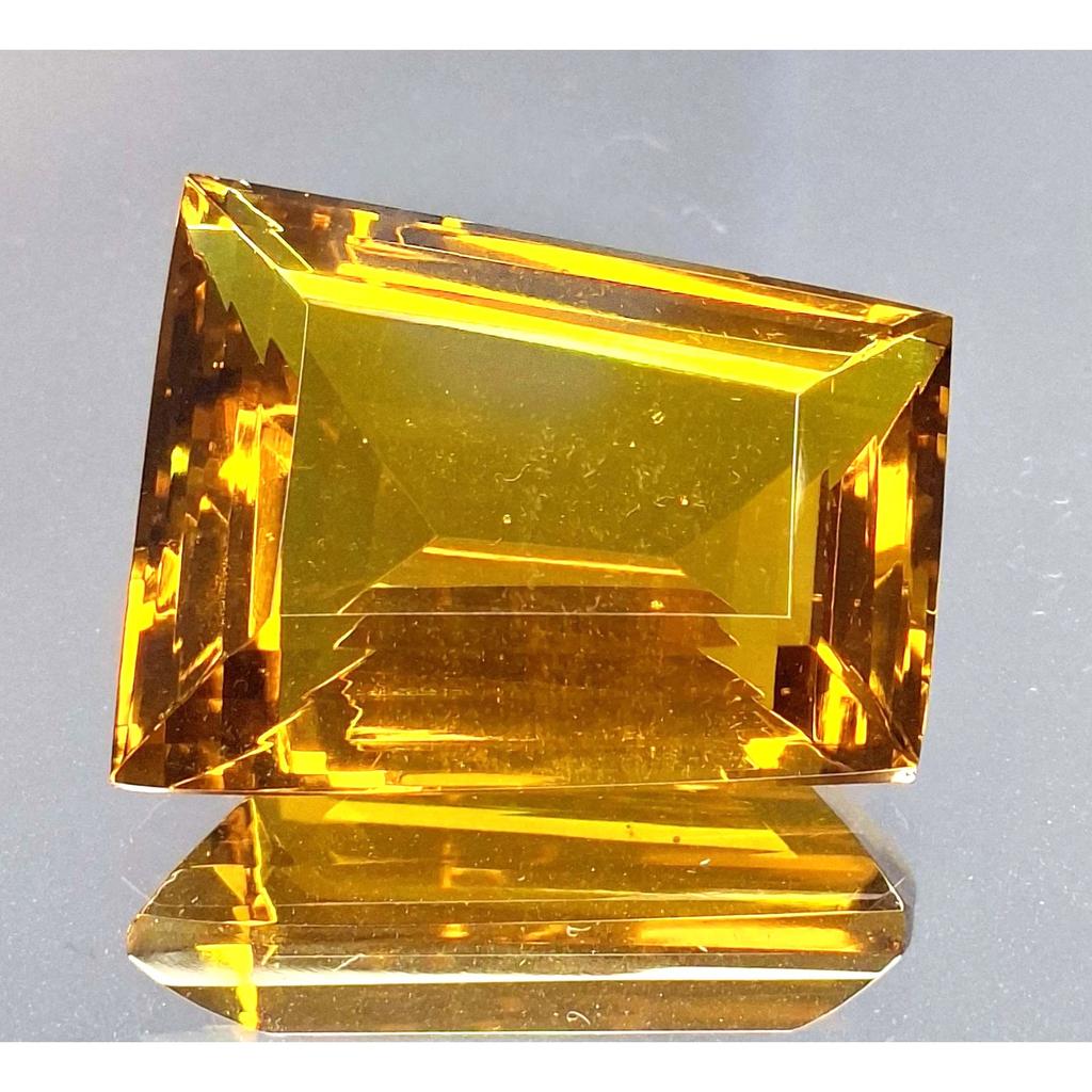 Smuk Naturlig Gul Farve Topas 104-106 Carat Fancy Slibning Certificeret Edelsten