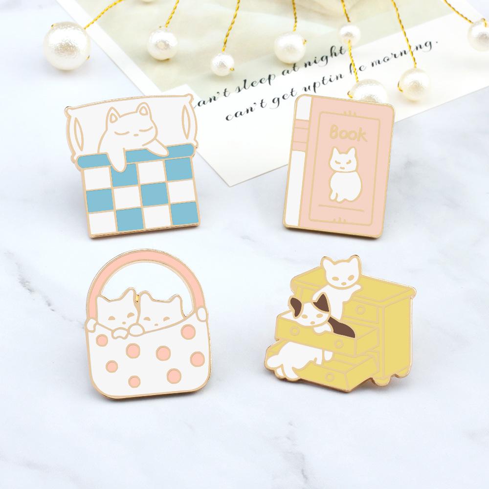 Creative Cartoon Cat Brooch: Hide-and-Seek Sleeping Cat Fashion Accessory for Clothing and Bags