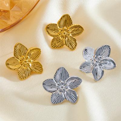 Fashion French Retro Earrings Light Luxury High-end Flower Stud Earrings Femininity Does Not Fade Earrings Versatile