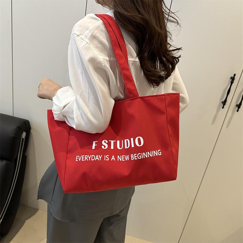 Canvas bag women's large capacity 2025 new lazy wind shoulder shopping bag leisure summer student tote bag