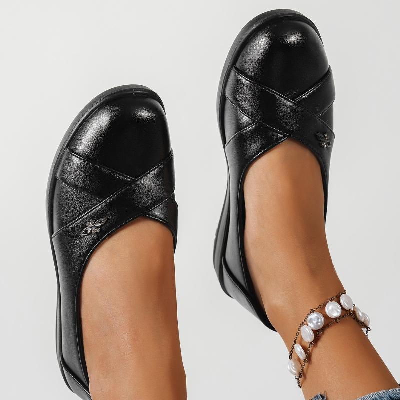 New Large-size Metal-studded Leather Shoes, Women's Chic Low-heeled Loafers