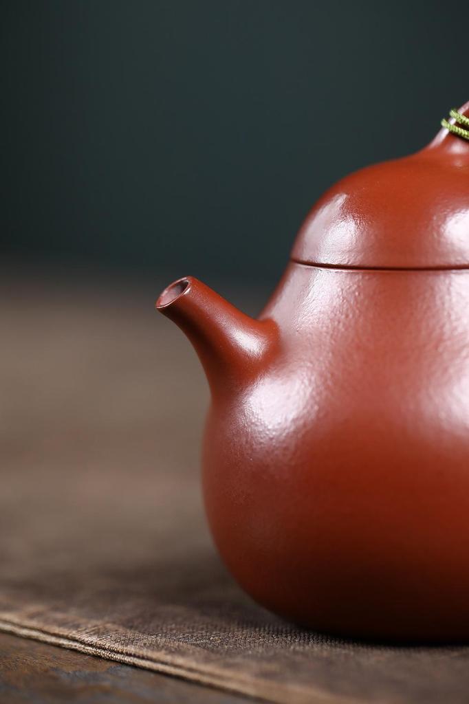 Yixing Zisha Red Clay Gourd Teapot for Gongfu Tea