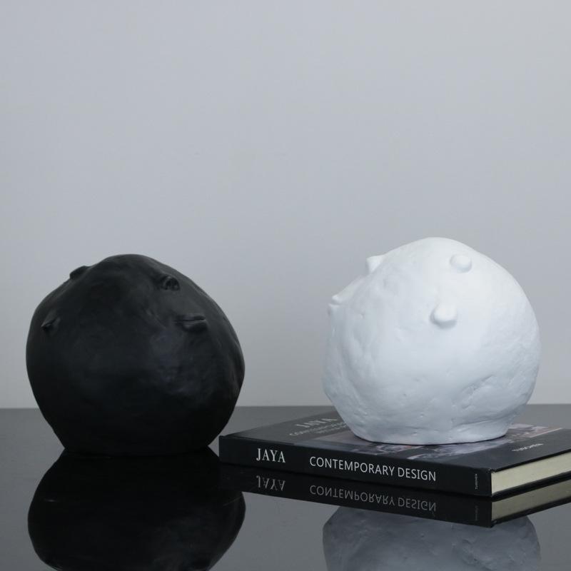 Modern Simple Resin Black and White Clay Ball Head Ornaments Study Living Room Model House Sales Office Light Decorations
