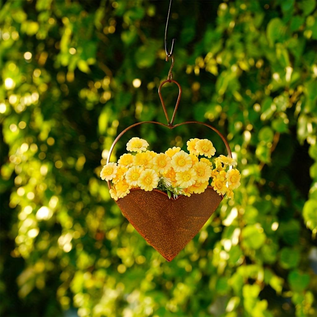 Decorative Plant Hanging Holder Heart Shape Hanging Planter Pot with Hook for Enhancing Indoor and Outdoor Decoration