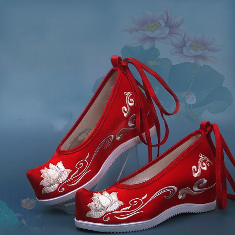 Women's Interior Height Increasing Shoes Hand Embroidered Hanfu Shoes for Women Traditional Chinese Wedding Dance Flats CanvasShoes with Pattern