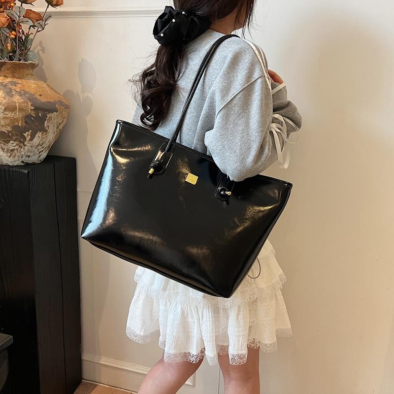 Fashion and casual portable large-capacity tote bag 2025 new simple and versatile shoulder bag high-end commuter women's bag