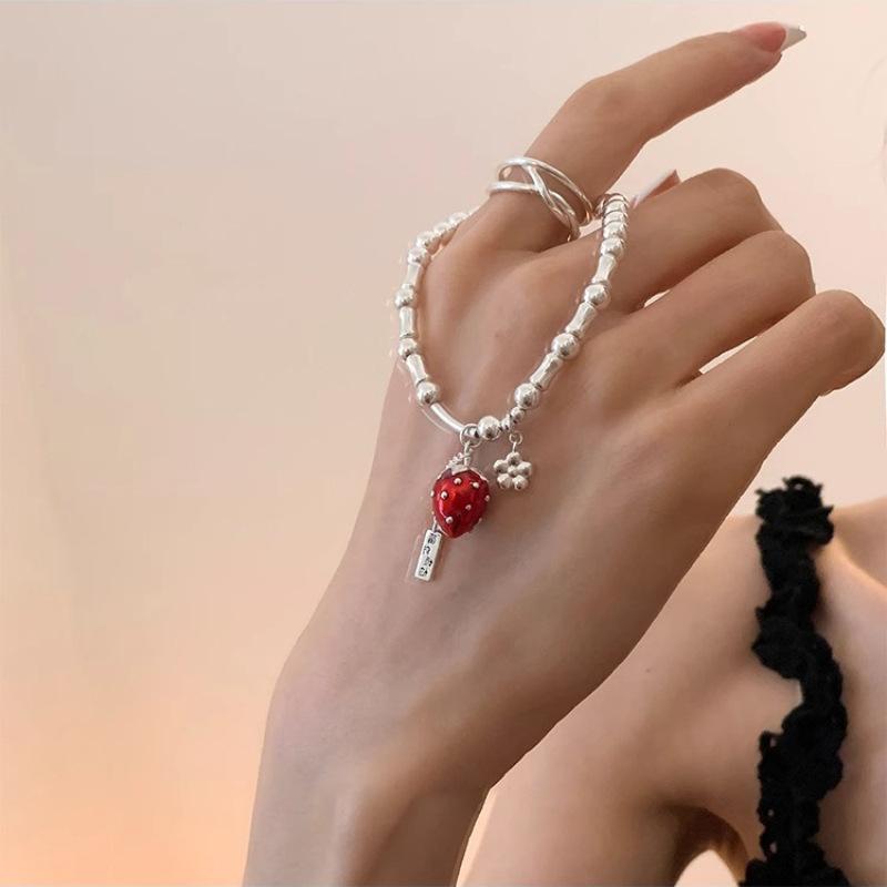 Nuovo Arrivo 2025 Braccialetto Trendy con Ciondolo Fragola per Donna Quadrato Marca Colore Argento Fiore Gioielli di Lusso Regali di Compleanno