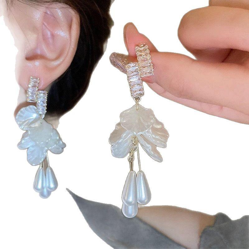 Exaggerated heavy industry long super fairy white flower earrings, new temperament pearl water drop earrings, earrings for women