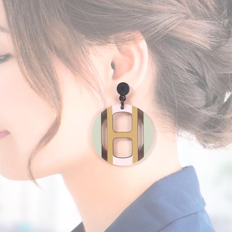 HERMES  H057086FL  Pierce Pale Green/pink Buffalo Horn Women