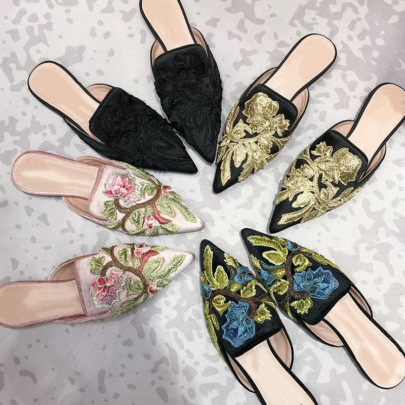Elegant Embroidery Velvet Slippers Woman Floral Pointed Toe Mules Flat Heel Pantuflas Femme Cozy Home Slides Ladies Velour Shoes