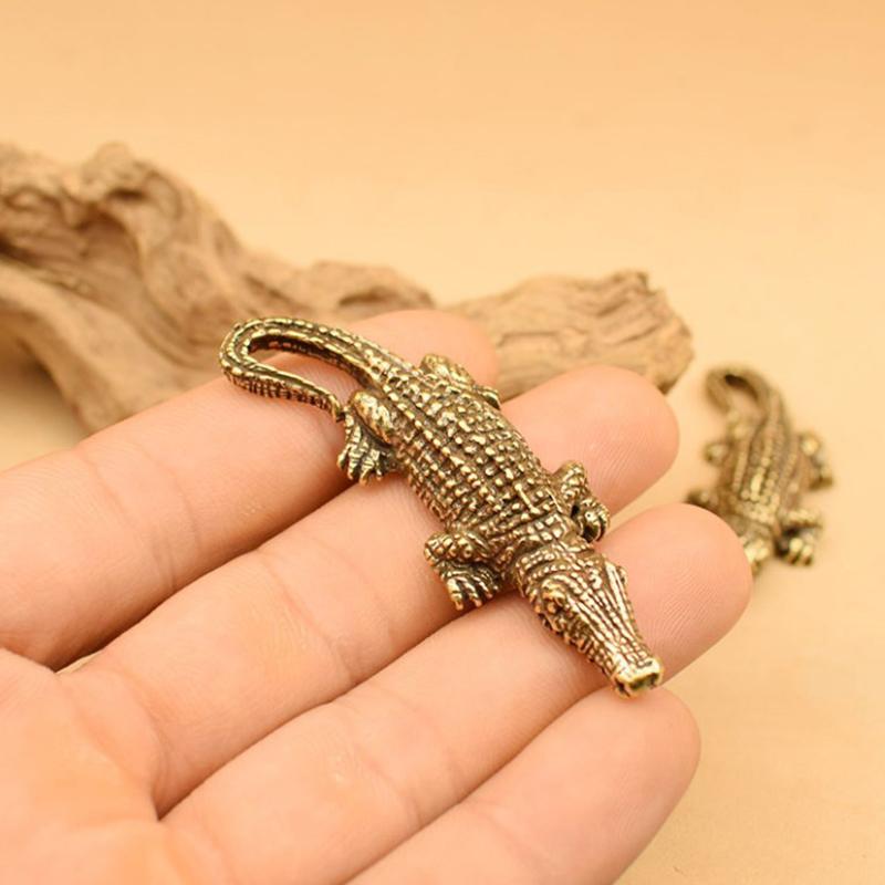 Figuras en miniatura de cocodrilo de bronce antiguo Estatua de caimán en miniatura de latón vintage Adornos de escritorio Decoración de Feng Shui para el hogar Manualidades