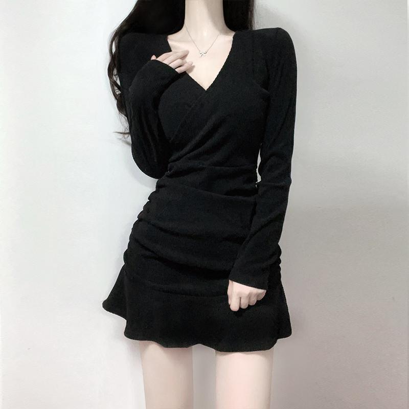 

2024 Autumn/Winter Sexy V-Neck Fishtail Bodycon Little Black Dress with Waist-Cinching Ruffles 3XL чёрный