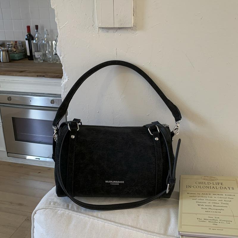 

Trendy new bag women s new autumn versatile shoulder messenger bag texture popular portable pillow bag чёрный