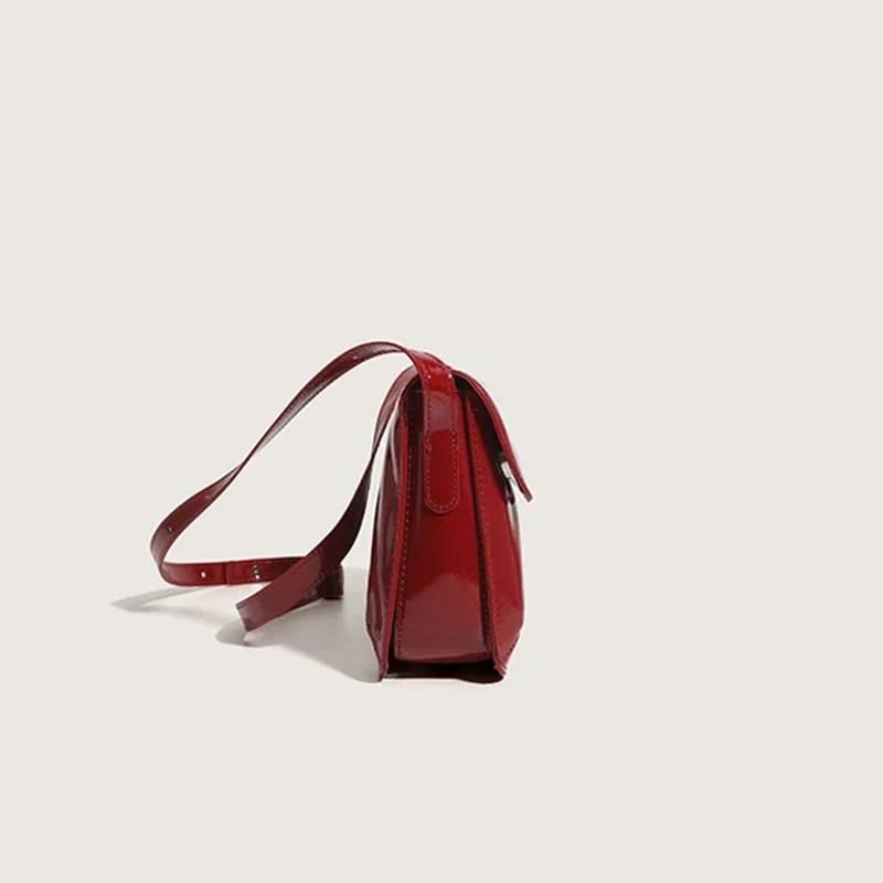 Crossbody kabelka Stylová dámská kabelka do podpaží Malá čtvercová kabelka Vintage lakovaná taška přes rameno
