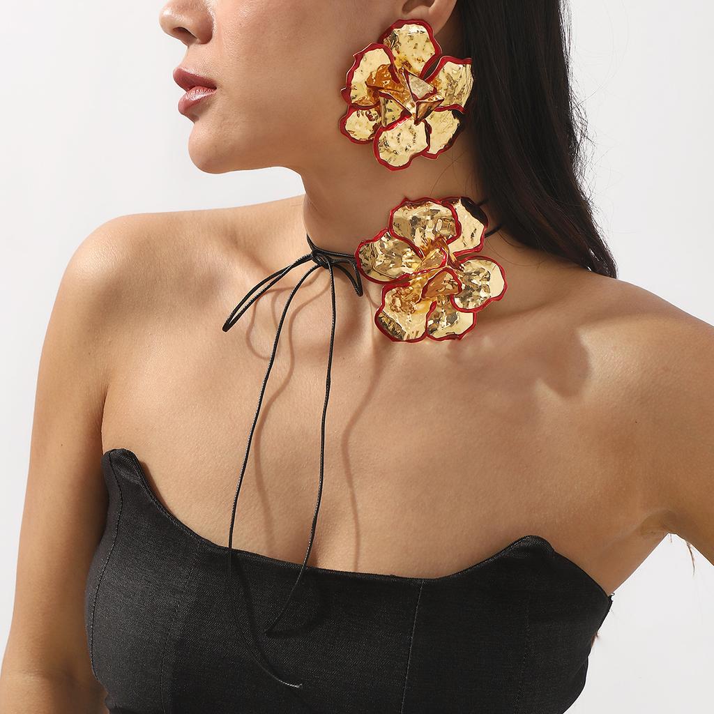 Tooxika Exaggerated Oil Drip Black Edge Three-dimensional Ruffled Flower Pendant Necklace Vintage Stacking Necklace