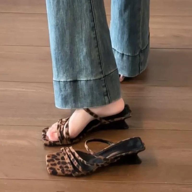 Summer Slope Slippers for Women Fashion Square Head Suede Fine Leopard Print Anti-slip Wear-resistant Sandals