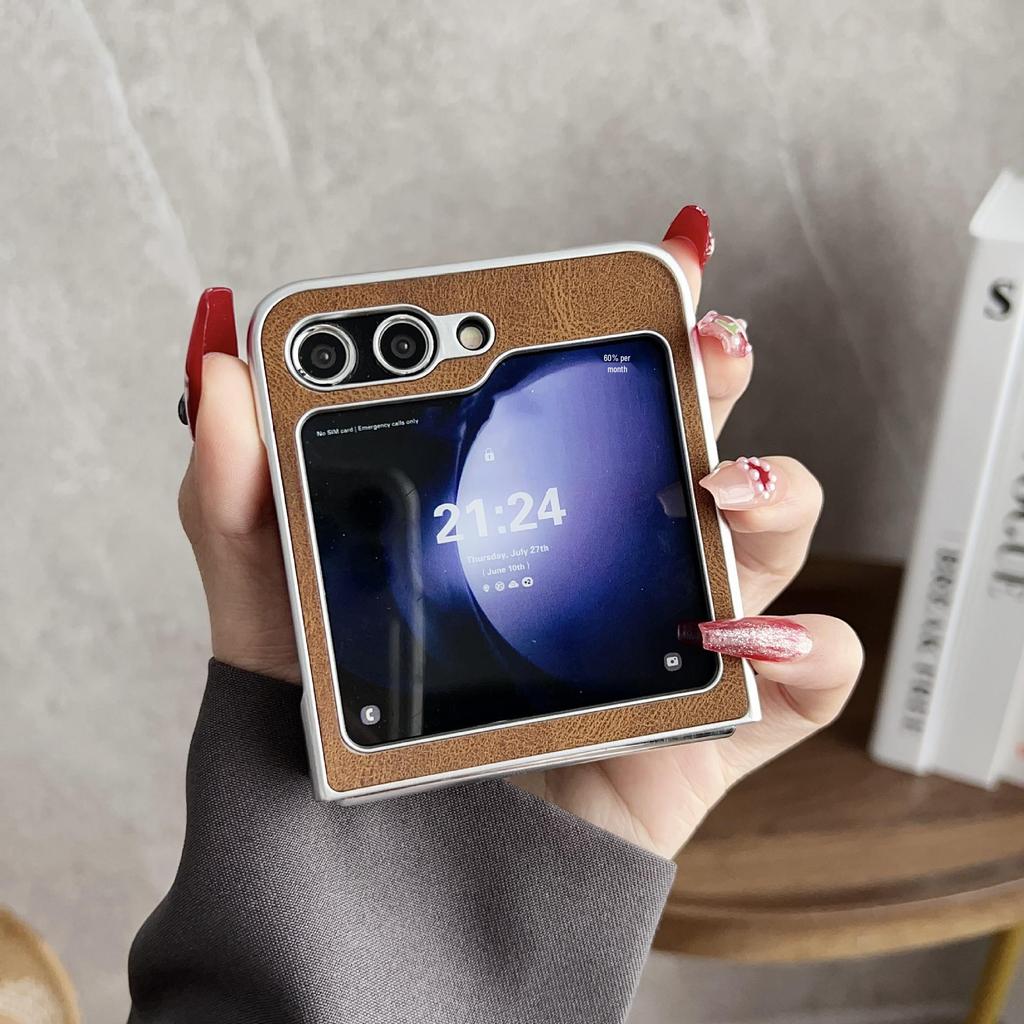 Magnetyczne etui Samsung Galaxy Z Flip7 Retro z fakturą Crazy Horse do Flip6/5