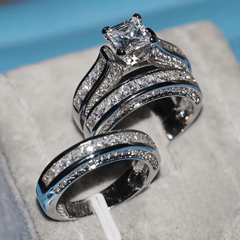 A stylish, luxurious, and dazzling engagement and wedding ring set for couples is suitable for daily wear, parties, birthdays, Valentine's Day,