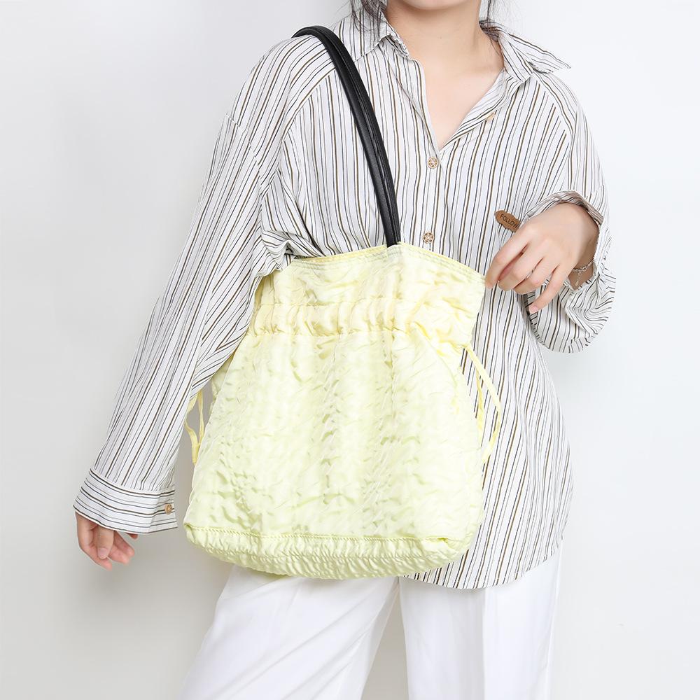 Borsa casual in tessuto plissettato, Borsa a spalla singola di grande capacità, Borsa da pendolare di nicchia con coulisse, Borsa tote