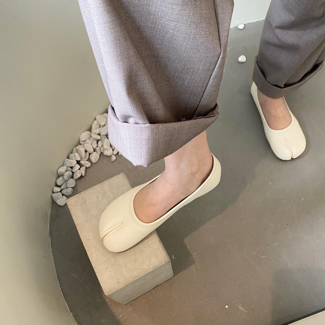 

Flat-bottomed niche Doudou single shoes women s shoes new shallow-mouth boat shoes horseshoe split-toed pig s trotter shoes 35 бежевий