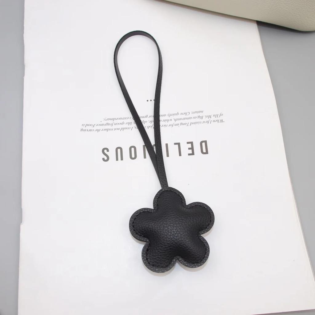 New Leather Fashion Flower Bag Exquisite Pendant Simple Flower Hand Rope Car Pendant Cute Key Lanyard Jewelry Wholesale