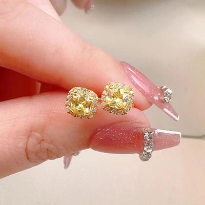 Brincos Pequenos de Zircônia Diamante Amarelo em Cubo de Açúcar para Mulheres Luxo Leve Design de Nicho Brincos Simples Brincos Joias