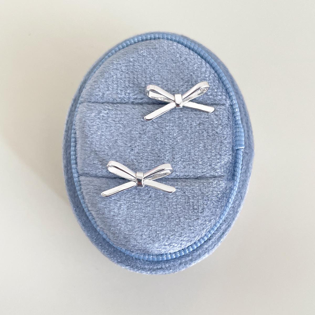 

Mori idyllic bow stud earrings women s exquisite and versatile high-end earrings simple and fashionable new earrings A pair of copper