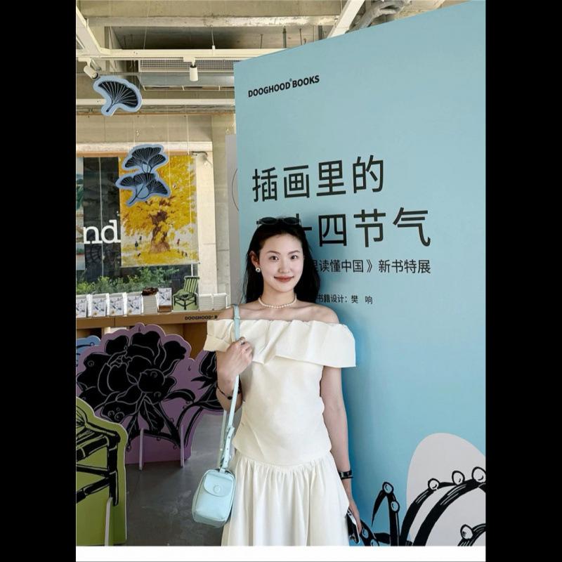 Unique, beautiful and good-looking one-word shoulder dress suit, women's summer new style, popular dress today