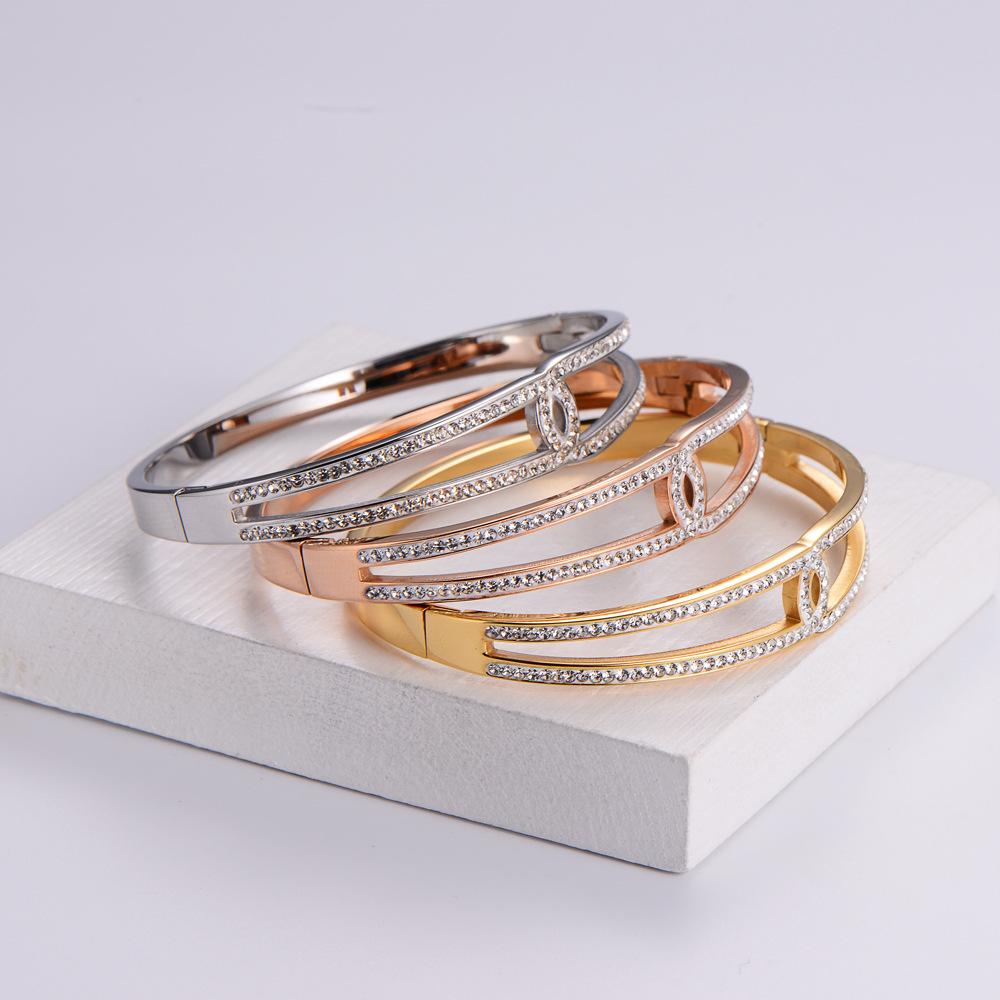 AML Christmas Winter Holiday Bracelet - Festive Accessory for Girls