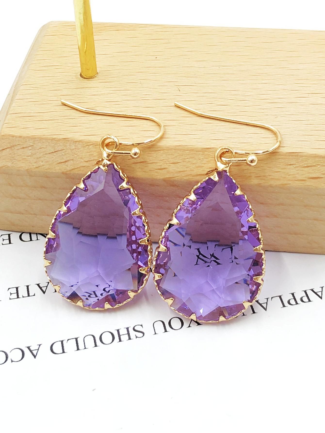 

Женские стеклянные серьги-капли в золотой металлической оправе Серьги в форме капли из цветного стекла