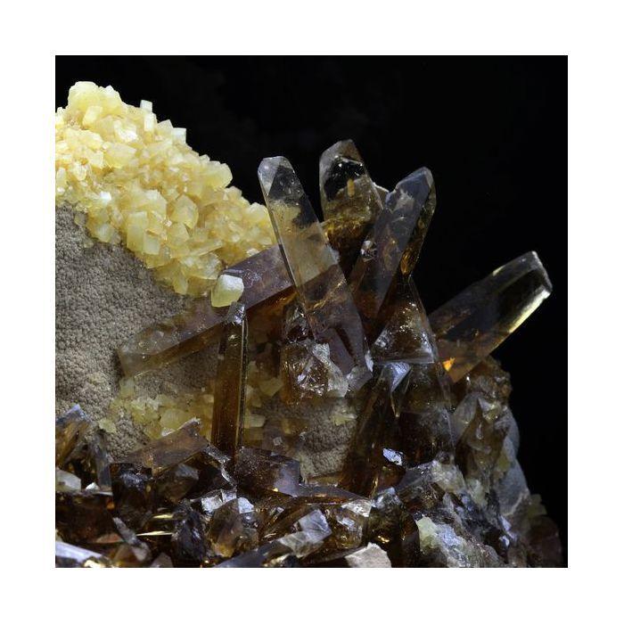 Pierres et Minéraux. Baryte, Calcite. 1892.0 ct. Elk Creek locality, South Dakota, USA.