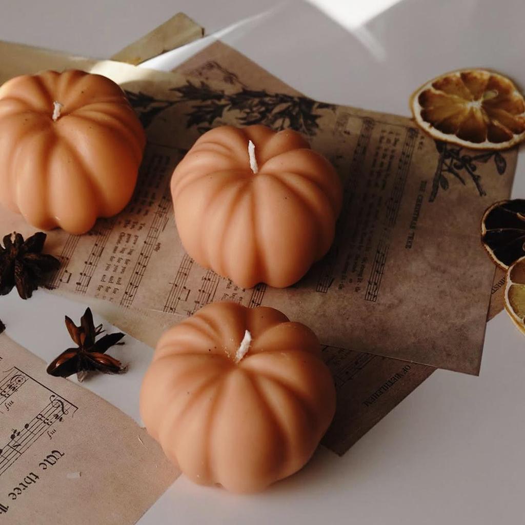Pumpkin-Shaped Soy Wax Scented Candle - Smokeless Halloween Souvenir & Decorative Gift