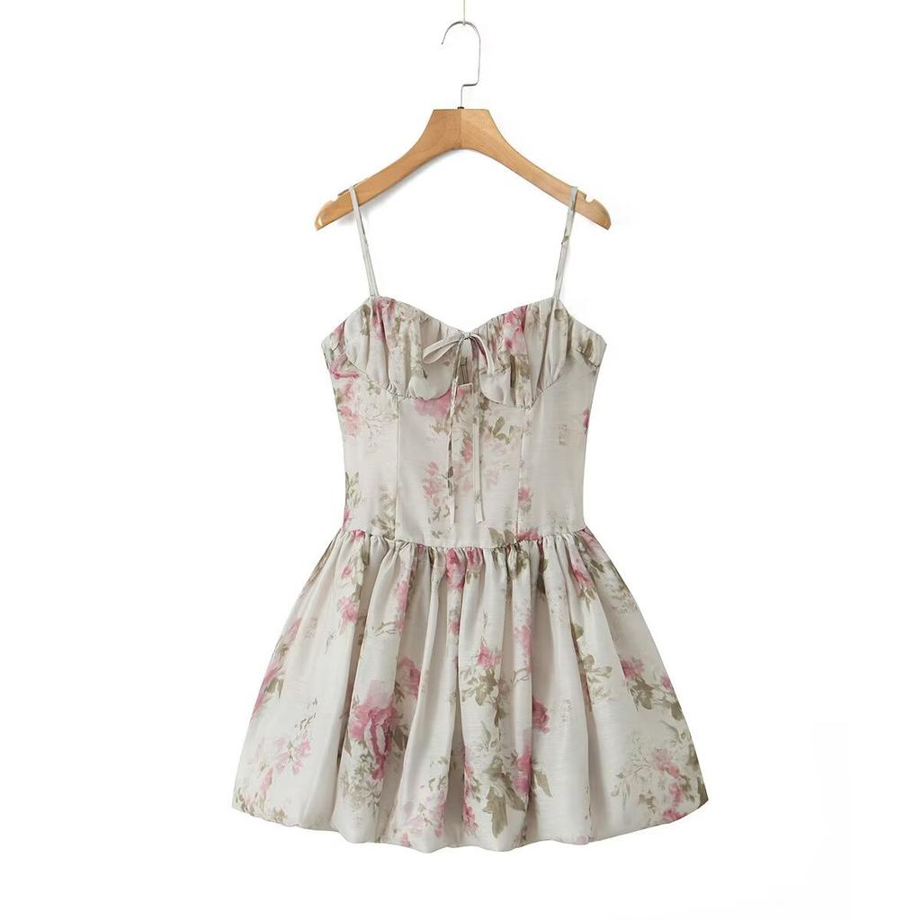 Hohe Taille Temperament Dünnes Blumen-Latzkleid Fee Frühling und Sommer Französisches kleines Mann Neues Ein-Wort-Kurzrock