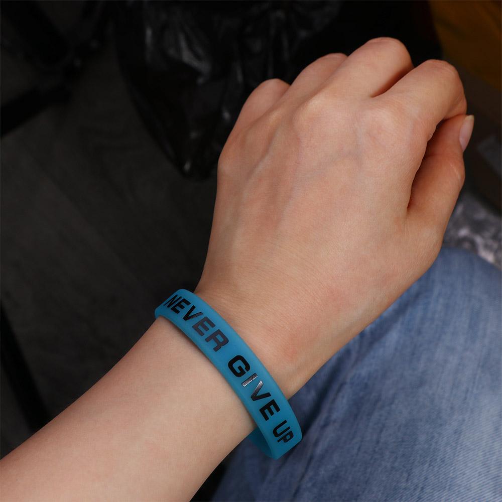 Die Dunkel leuchtenden Gummiarmbänder Never Give Up Armband Silikon Schweißband Basketball Handgelenkband