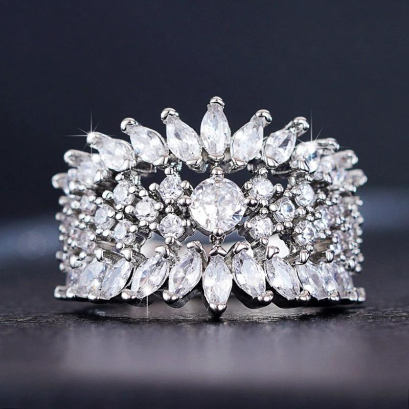 Huitan Fashion Women Rings Luxury Paved Sparkling Cubic Zirconia Zinc Alloy Color Crystal Rings Modern Bridal Wedding Trendy Zircon