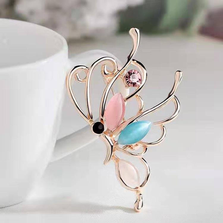 Elegant Women's Pearl & Rhinestone Cartoon Brooch Scarf Buckle with Diamond-Studded Alloy Corsage